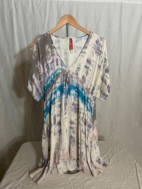 Tie-Dye V-Neck Short Sleeve Dress in Cream and Blue